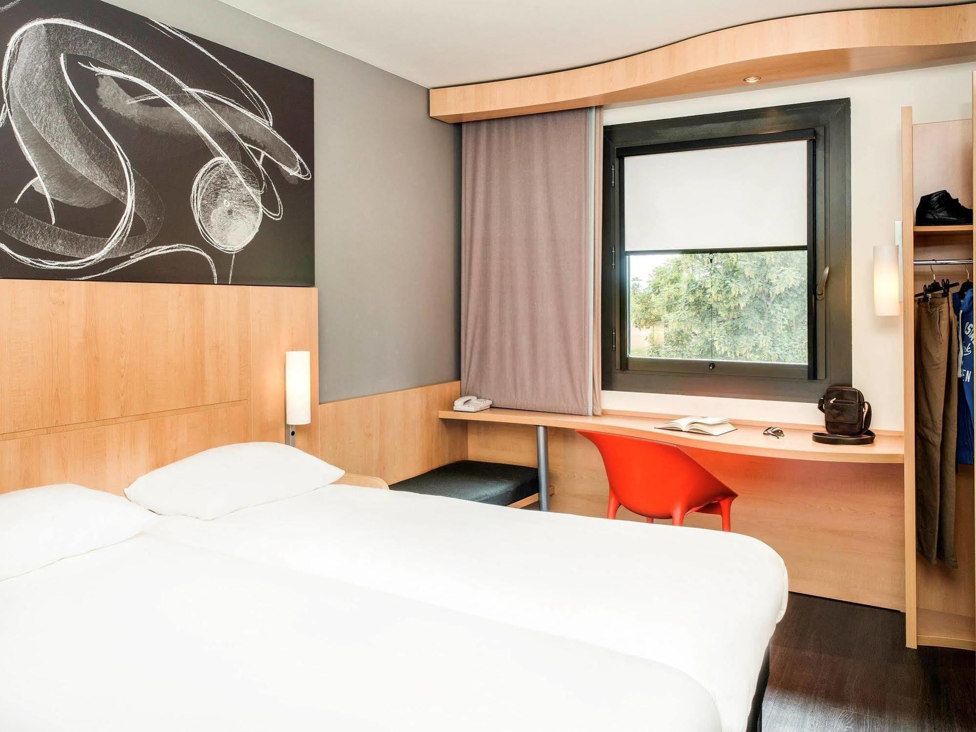 Ibis Montceau Les Mines Hotell Exteriör bild