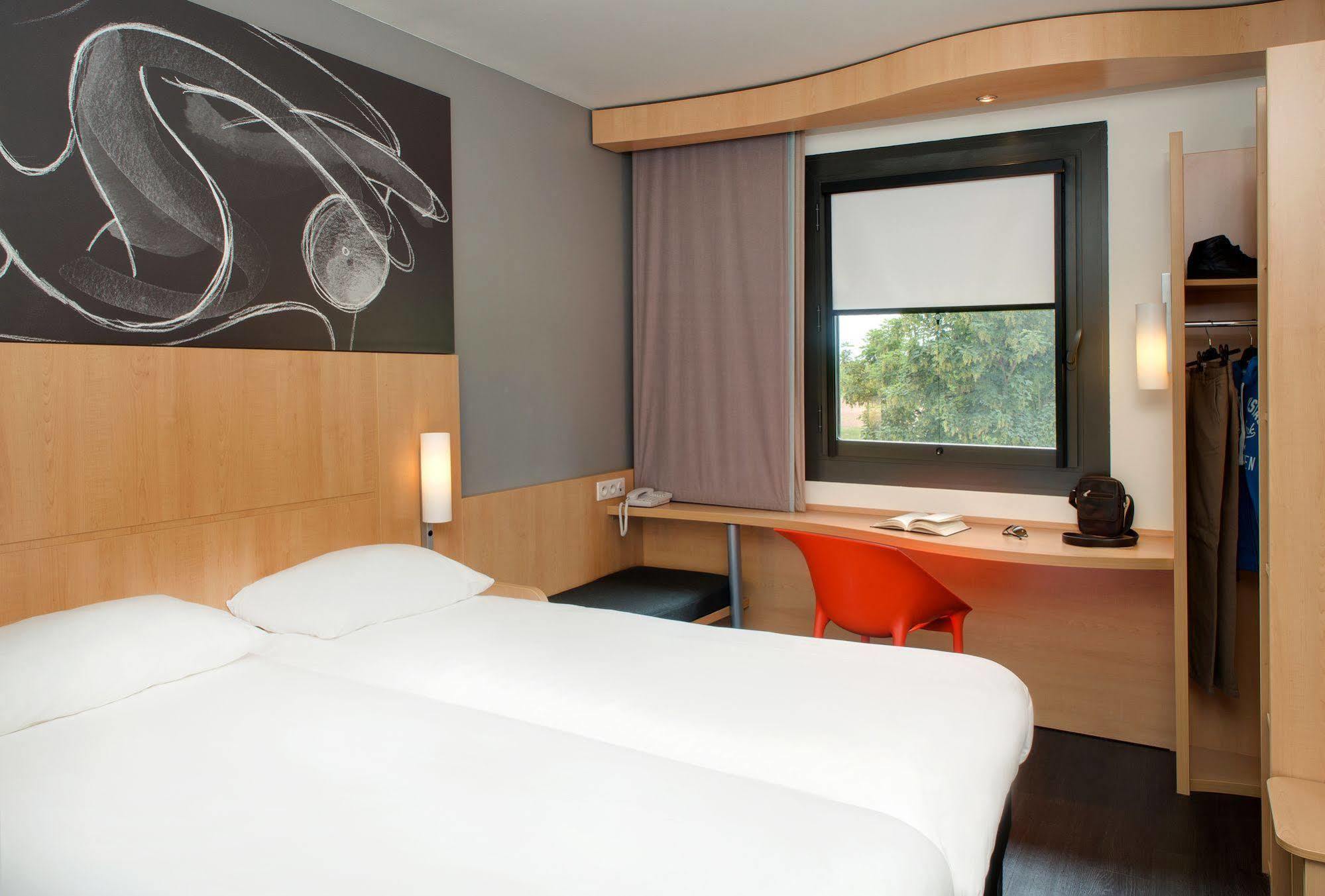 Ibis Montceau Les Mines Hotell Exteriör bild